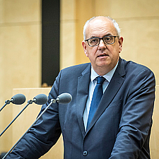 Bürgermeister Andreas Bovenschulte spricht im Bundesrat.